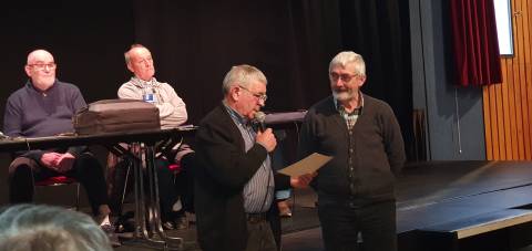 Remise de diplôme par Yves Ouvard à Claude Langlais de l Espérance de Thorée Les Pins