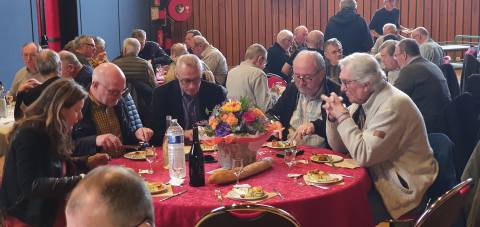 Repas final, table des élus