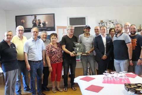 Les vainqueurs Nicolas GERNIGON et David MARGAS et le trophée