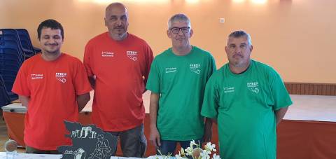 Les vainqueurs Alain Chardron et Cédric Mauboussin, en vert, et leurs challengers Paul Gayssot et Jean-Pierre Gayssot, en rouge
