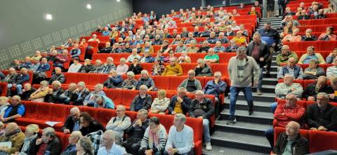 Une salle bien remplie avec les président(e)s, les responsables de secteurs et les invités